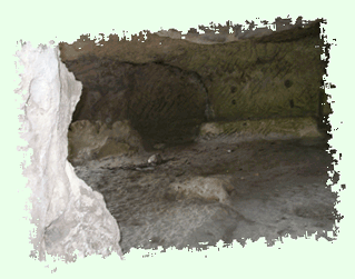 Одна из пещер Тепе-Кермена